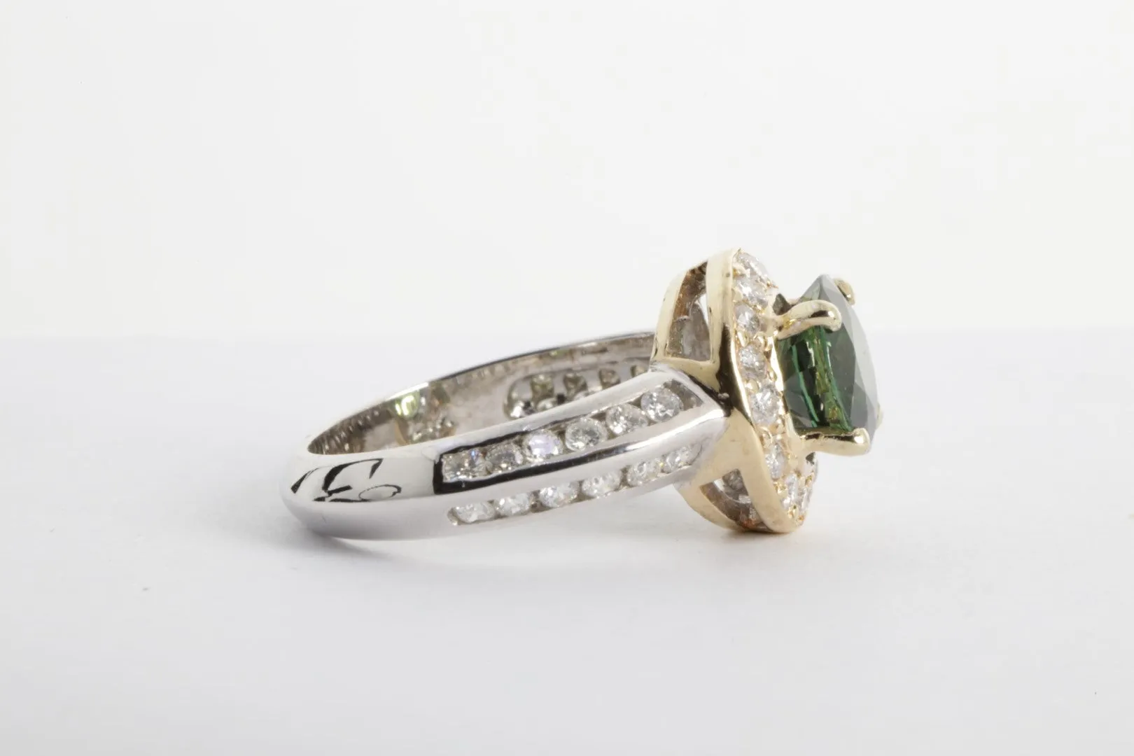 14k White Gold 0.49ctw Diamond 1.85ctw Green Sapphire Ring Size 6.5 (4.90g.)