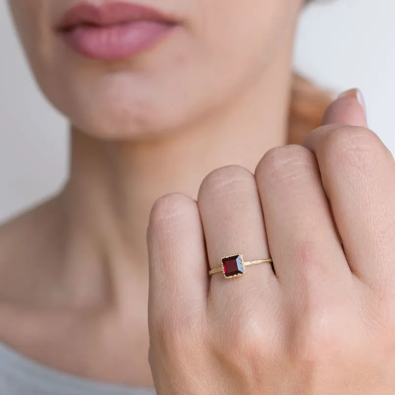 14K Yellow Gold Square Red Garnet 5X5mm Ring