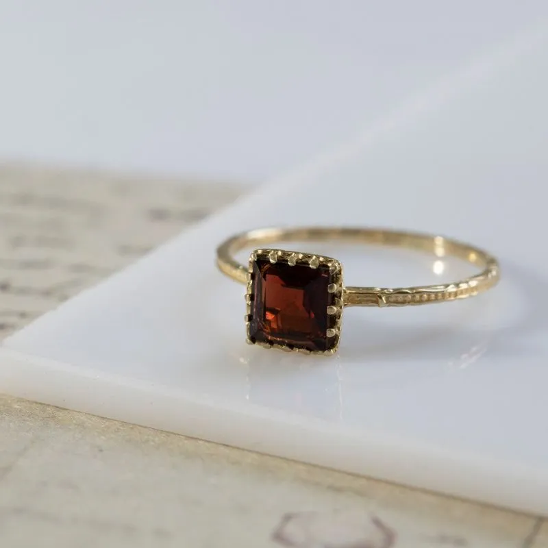 14K Yellow Gold Square Red Garnet 5X5mm Ring