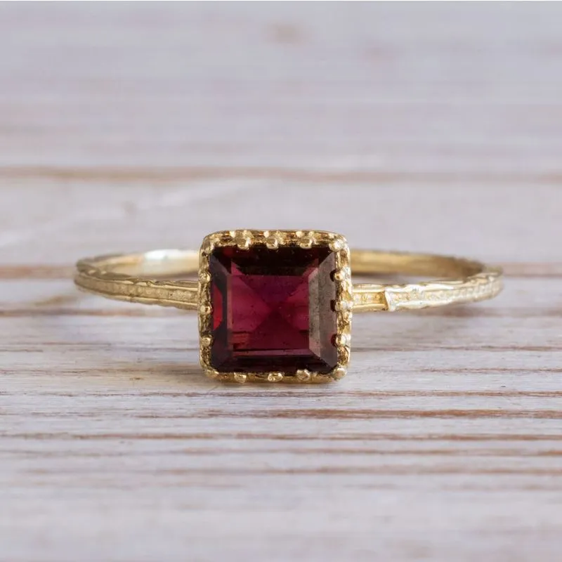 14K Yellow Gold Square Red Garnet 5X5mm Ring