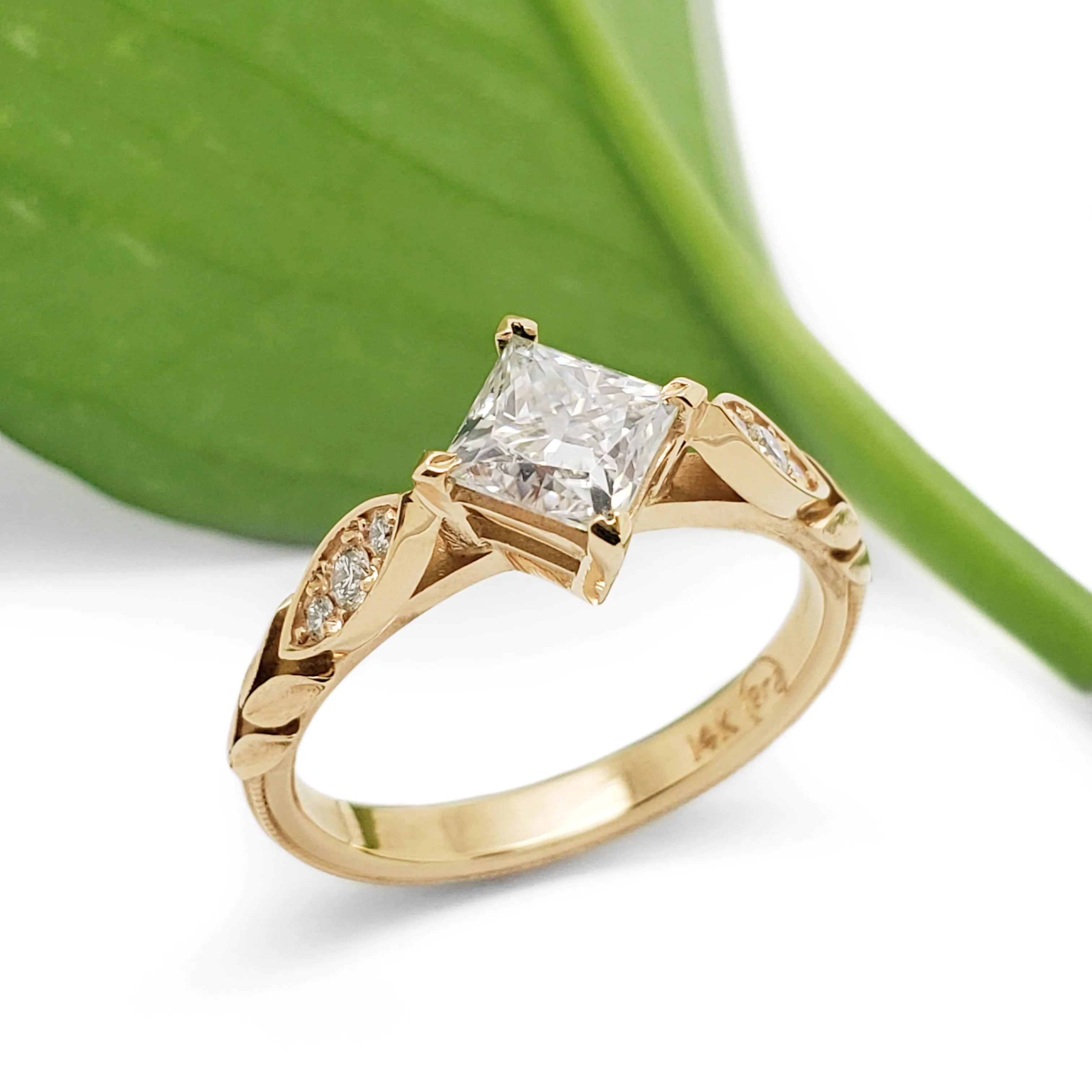 Acanthus Yellow | Moissanite