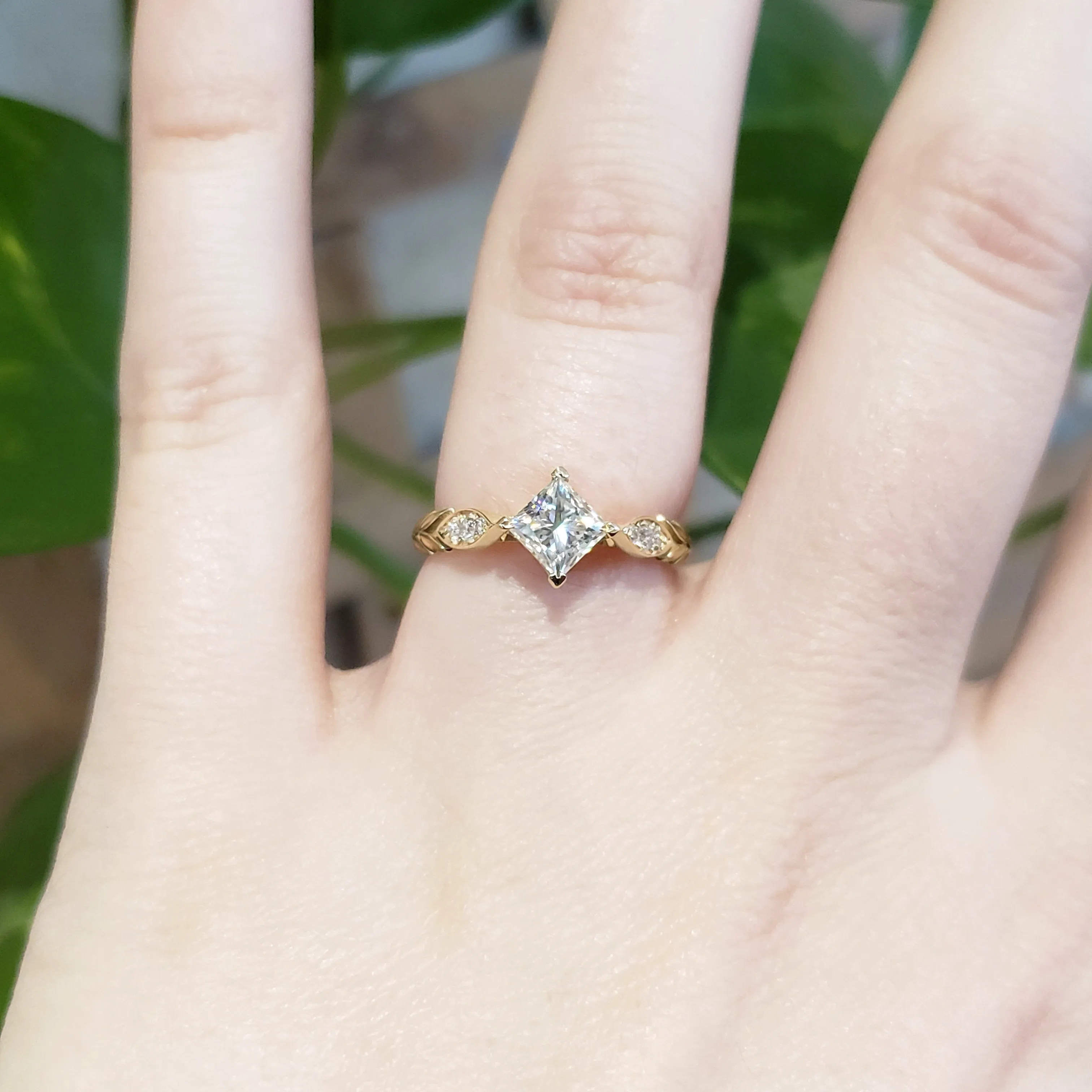 Acanthus Yellow | Moissanite