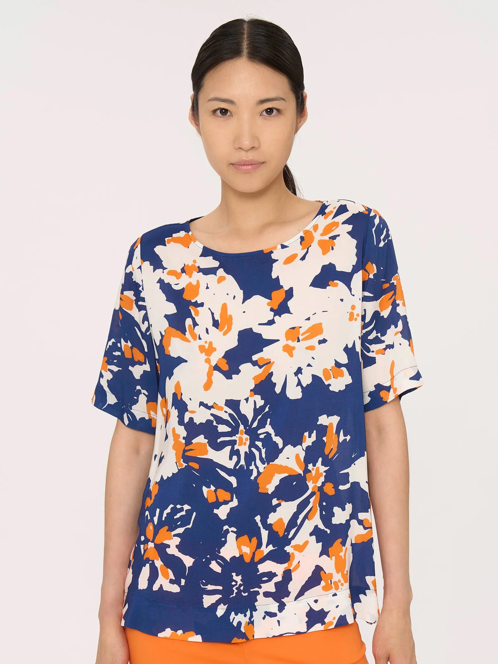 Blusa girocollo con maniche corte in Ecoseta - Fant. Persimmon Orange