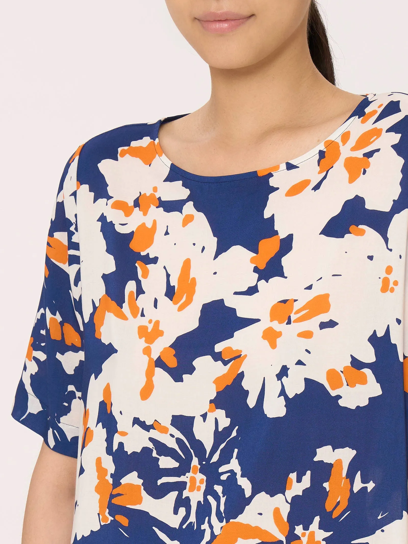 Blusa girocollo con maniche corte in Ecoseta - Fant. Persimmon Orange