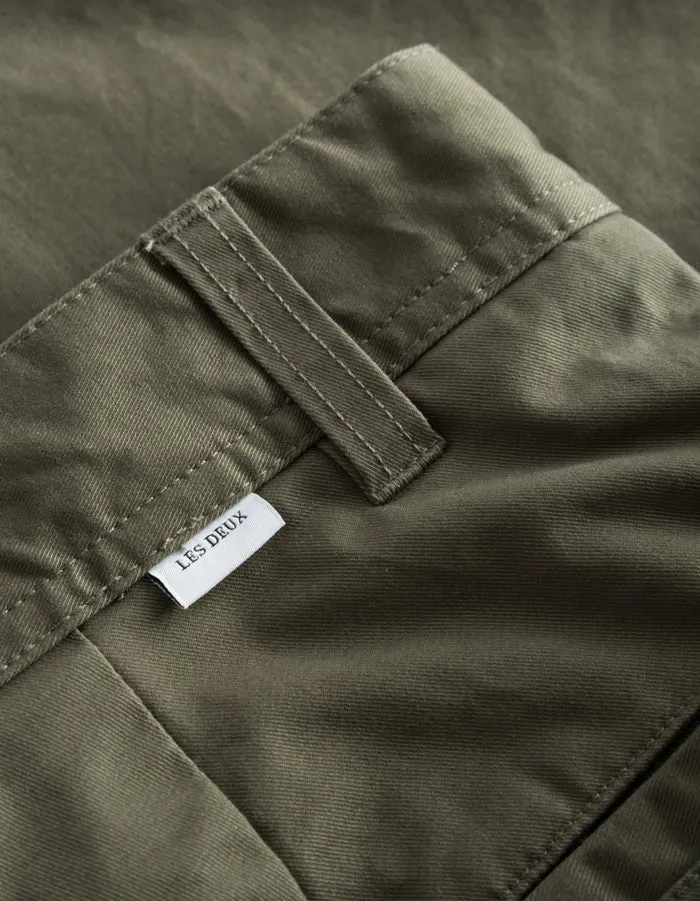 Les Deux Jared Twill Chino Short - Olive Night