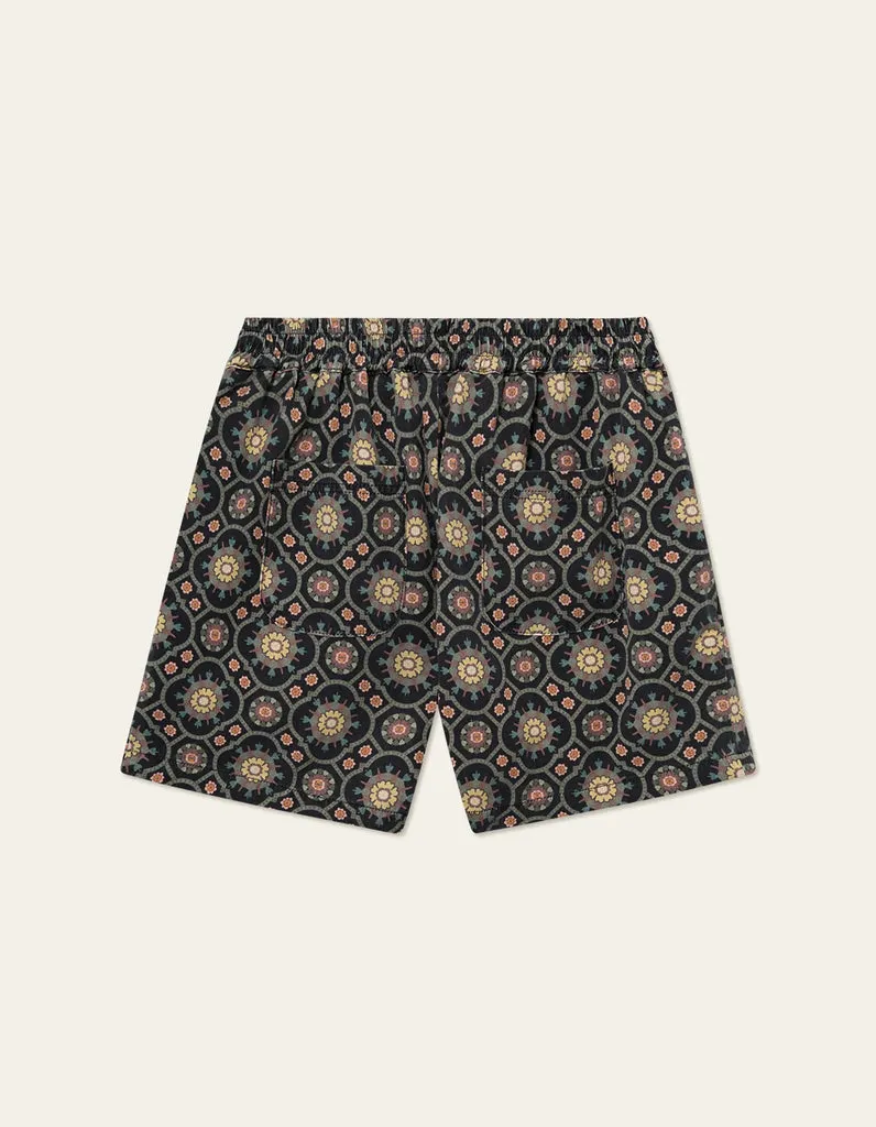 Les Deux Tapestry Shorts - Black/Surplus Green