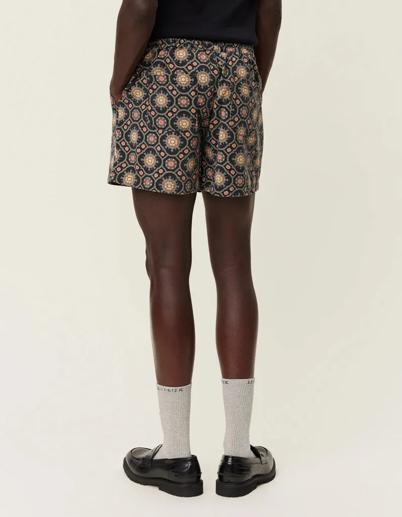 Les Deux Tapestry Shorts - Black/Surplus Green