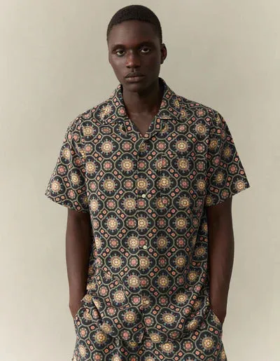 Les Deux Tapestry S/S Shirt - Black/Surplus Green