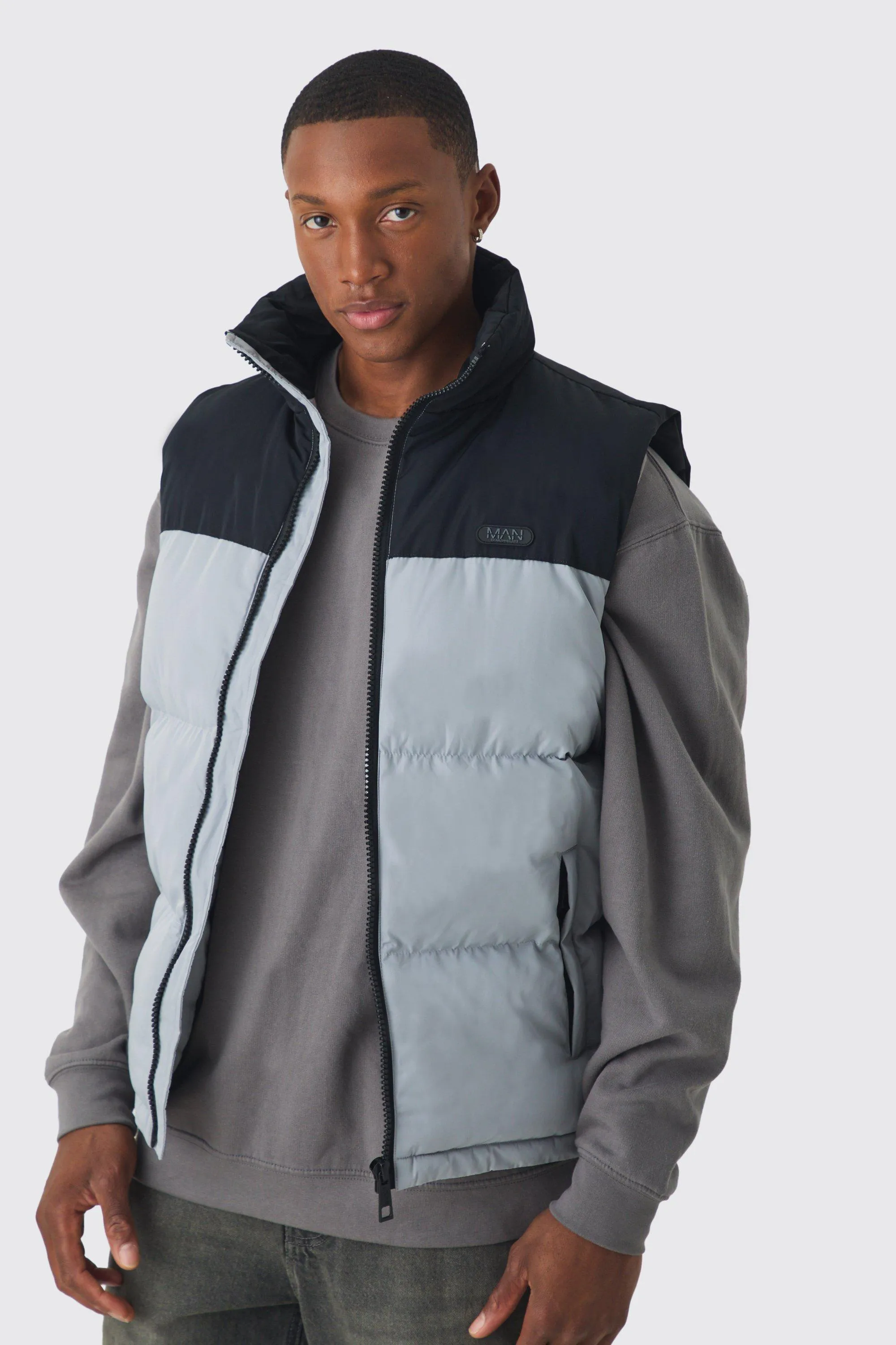 Man Tab Color Block Puffer Funnel Neck Vest In Grey